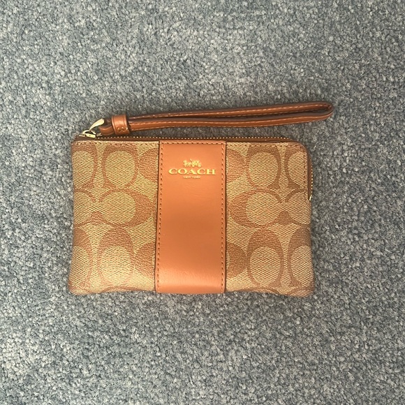 Coach Handbags - Coach Tan Wristlet Wallet